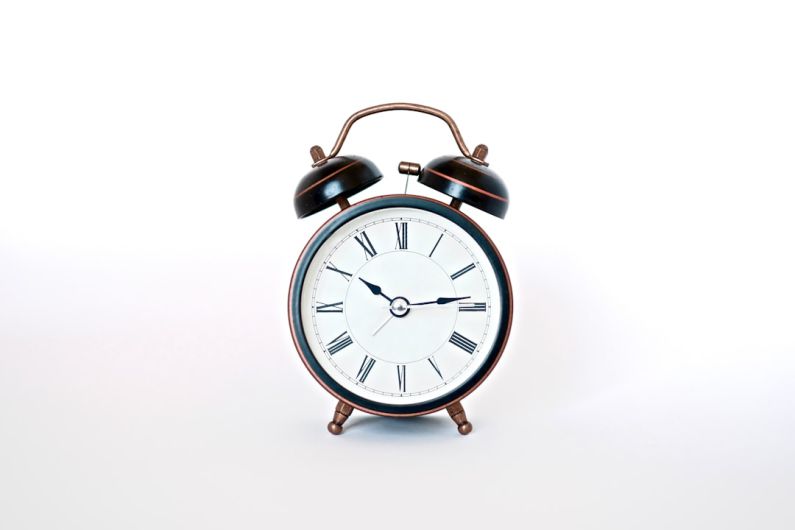 Alarm Clock - round black and white analog alarm clock