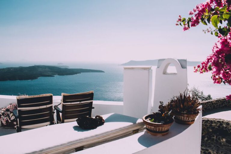 Can Santorini Fulfill Your Luxury Vacation Dreams?
